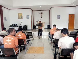 Narasi Berita : “Membangun Iman di Balik Jeruji”  Pembinaan Kepribadian Kerohanian Kristiani & Katolik di Gereja Imanuel, Lapas Narkotika Kelas IIA Bandung.