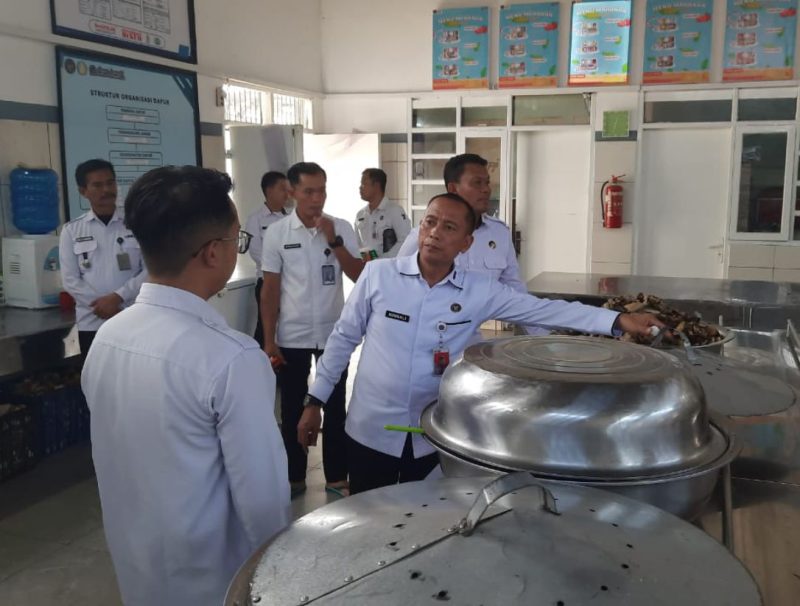 Pastikan Hak Dasar Terpenuhi, Kakanwil Cek Langsung Dapur Sehat Lapas Narkotika Bandung